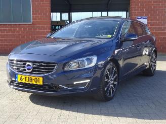 Volvo V-60 V60 Kombi Summum AWD Plug-In Hybride, Leer, Navi, Schuifdak picture 2