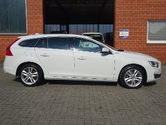 Volvo V-60 2.4 D6 AWD Plug-In Hybrid Summum, Leer, Navi, Climate & cruise picture 4