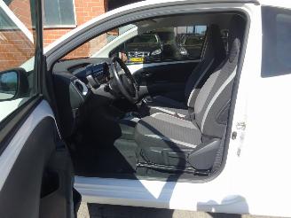 Toyota Aygo X Play 1.0 VVT-i, Airco, Cruise ontrol, MMS, Camera picture 12