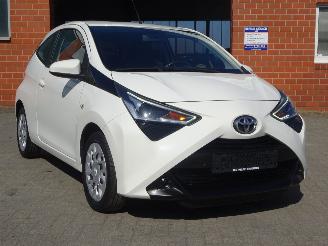Toyota Aygo X Play 1.0 VVT-i, Airco, Cruise ontrol, MMS, Camera picture 3