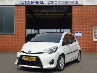 skadebil auto Toyota Yaris 1.5 Full Hybrid Dynamic, Panorama, Leer, Navi, Climare & Cruise 2012/9