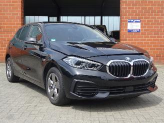 BMW 1-serie 118i Advantage 136pk Automaat, Airco, Navi-MMS, Cruise, Lane assist picture 3