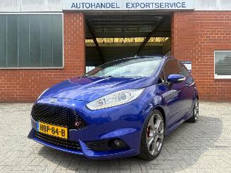 Damaged car Ford Fiesta 1.6 EcoBoost ST1 134KW , Recaro kuipstoelen, Airco, Cruisecontrol 2014/9