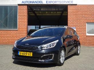 skadebil auto Kia Cee d Sportswagon 1.4i 74kw Comfortline, Airco, Cruise, El.pakket 2018/4