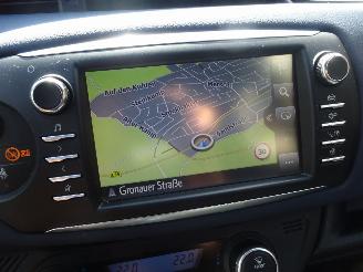 Toyota Yaris 1.5 Hybrid Bi-Tone, Climate & Cruise, Lane assist, Navi picture 22
