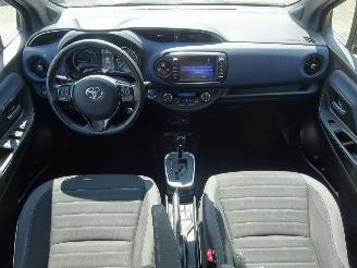 Toyota Yaris 1.5 Hybrid Bi-Tone, Climate & Cruise, Lane assist, Navi picture 13