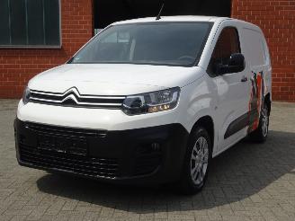 Citroën Berlingo \"Club\" 1.2i 81kw/110pk Euro6, Airco, Cruise, Schuifdeur, 3 zitplaatsen picture 2