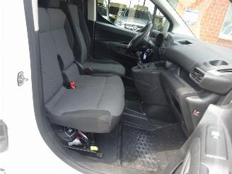Citroën Berlingo \"Club\" 1.2i 81kw/110pk Euro6, Airco, Cruise, Schuifdeur, 3 zitplaatsen picture 8