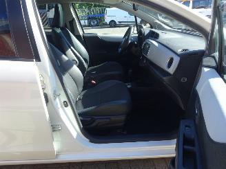 Toyota Yaris Hybrid, Panorama, Leer, Navi, Cruise & Climate control picture 30