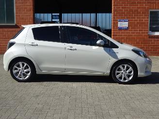 Toyota Yaris Hybrid, Panorama, Leer, Navi, Cruise & Climate control picture 6