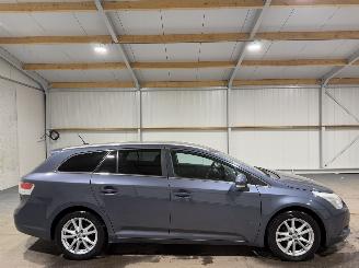 damaged passenger cars Toyota Avensis 1.8 VVTi 108kW Automaat Leder Clima Business 2011/4