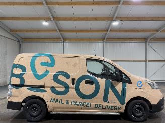 Schade bestelwagen Nissan E-NV200 80kW 24kWh Navigatie Achteruitrijcamera Business 2017/10