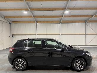 Damaged car Peugeot 308 1.2 PureTech 81kW Blue Lease Clima 2016/12