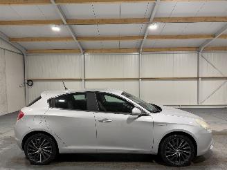 damaged passenger cars Alfa Romeo Giulietta 2.0JTDm 125kW Clima Distinctive 2011/1