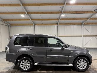 Schade bestelwagen Mitsubishi Pajero 3.2 DI-D 147kW Automaat Leder 4X4 Instyle Side Window Van 2011/3