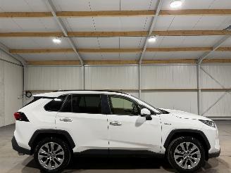 damaged passenger cars Toyota Rav-4 2.5 Hybrid 131kW Executive Automaat 2WD 2021/2