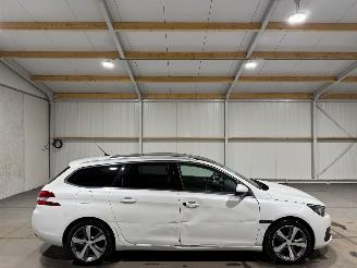 damaged passenger cars Peugeot 308 SW 1.2 81kW Clima PureTech Blue Lease Premium 2020/3