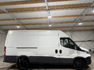 Schade bestelwagen Iveco Daily 2.3D 100kW Automaat Dubbellucht Camera 352H1 2018/5