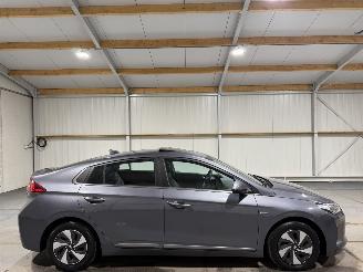 damaged passenger cars Hyundai Ioniq 1.6GDi 77kW Automaat Premium 2018/6