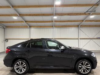 damaged passenger cars BMW X6 M50D 280kW AWD Motorshaden Automaat Schuifdak 2017/10