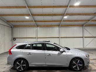krockskadad bil auto Volvo V-60 2.4D6 162kW Automaat Twin Engine R-Design 2015/12