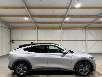skadebil auto Ford Mustang Mach-e 75kWh 190kW RWD 2021/7