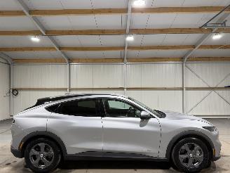 krockskadad bil auto Ford Mustang Mach-e 75kWh 198kW RWD 2021/12