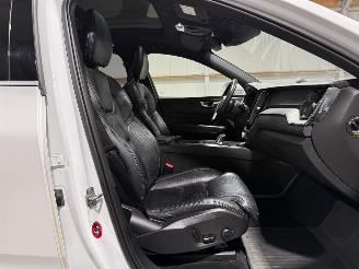 Volvo Xc-60 2.0T8 223kW AWD A Luchtvering Twin Engine Momentum picture 25