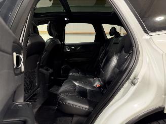 Volvo Xc-60 2.0T8 223kW AWD A Luchtvering Twin Engine Momentum picture 23