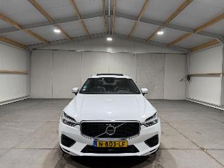 Volvo Xc-60 2.0T8 223kW AWD A Luchtvering Twin Engine Momentum picture 4