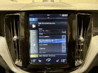Volvo Xc-60 2.0T8 223kW AWD A Luchtvering Twin Engine Momentum picture 16