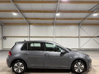 Damaged car Volkswagen Golf e 36kWh 100kW Automaat 2017/11