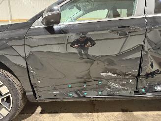 Hyundai Kona 65.4kWh 160kW Premium picture 15