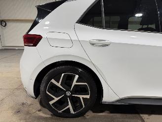Volkswagen ID.3 59kWh 150kW Pro Business picture 31