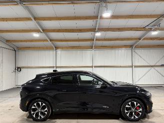 Schadeauto Ford Mustang Mach-e 75kWh AWD 198kW 2021/10