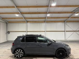 Schadeauto Volkswagen Golf 1.4TSI 110kW Automaat Highline Pano Business R 2017/6