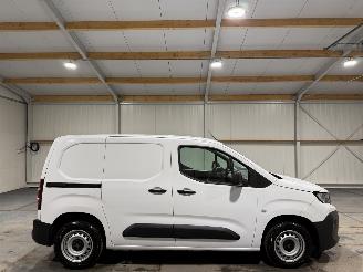krockskadad bil bedrijf Peugeot Partner 1.5BlueHDI 75kW Airco S&S L1 2024/10