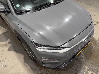 Hyundai Kona 64kWh 150kW Premium picture 20