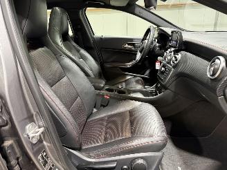 Mercedes A-klasse 180 90kW Automaat Pano Prestige picture 34