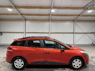 Vaurioauto  passenger cars Renault Clio 1.5dCi 66kW Eco Authentique 2013/8