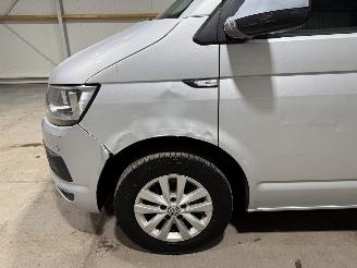 Volkswagen Transporter 2.0TDI 103kW DC Highline picture 15