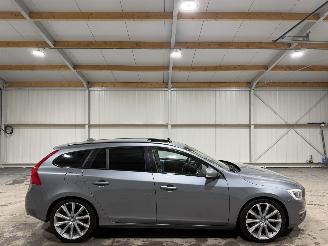 skadebil auto Volvo V-60 2.0T5 180kW Automaat Summum Schuifkantel 2015/7