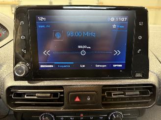 Peugeot Partner 1.2PT 81kW Premium picture 16
