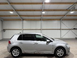 damaged passenger cars Volkswagen Golf 1.2TSI 77kW Clima Navi Camera  Highline 2013/7