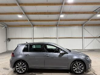 uszkodzony samochody osobowe Volkswagen Golf 36kWh 100kW Egolf  Leder Camera 2017/10