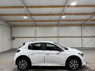 Schadeauto Peugeot e-208 50kWH 100kW Active 2022/11