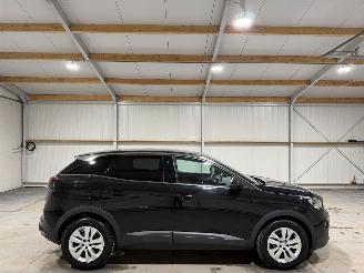 krockskadad bil auto Peugeot 3008 1.2PT 96kW Blue Lease Executive 2019/3