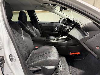 Peugeot e-308 54kWh 115kW Allure EV picture 39