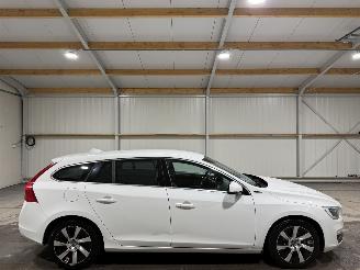 Unfallwagen Volvo V-60 2.4D6 158kW Automaat AWD Plug-in Hybrid Summum 2013/12