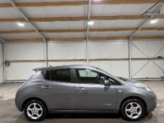 damaged passenger cars Nissan Leaf 24kWh 80kW Tekna 2014/6